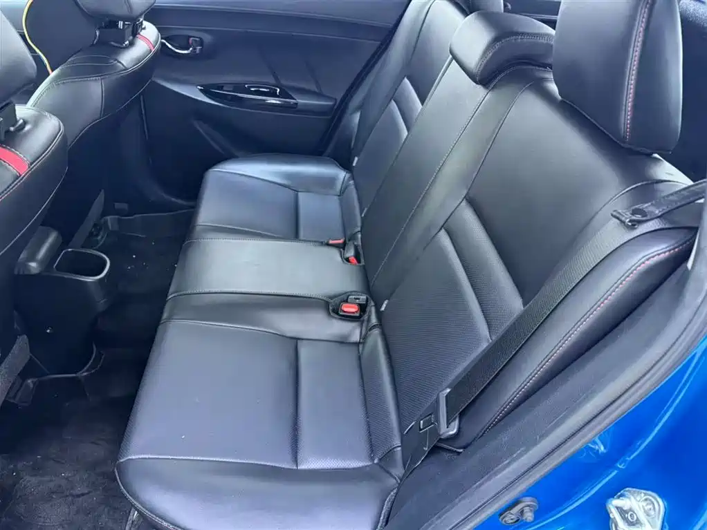 Toyota Yaris L 2021 — фото 11