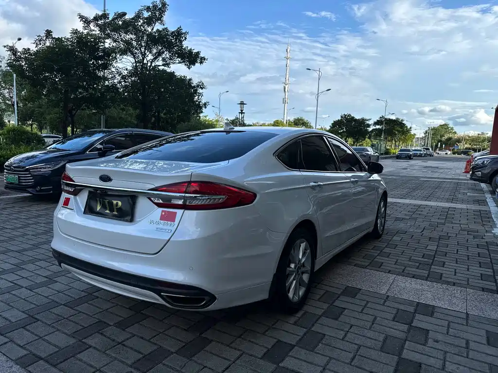 Ford Mondeo 2018 — фото 9