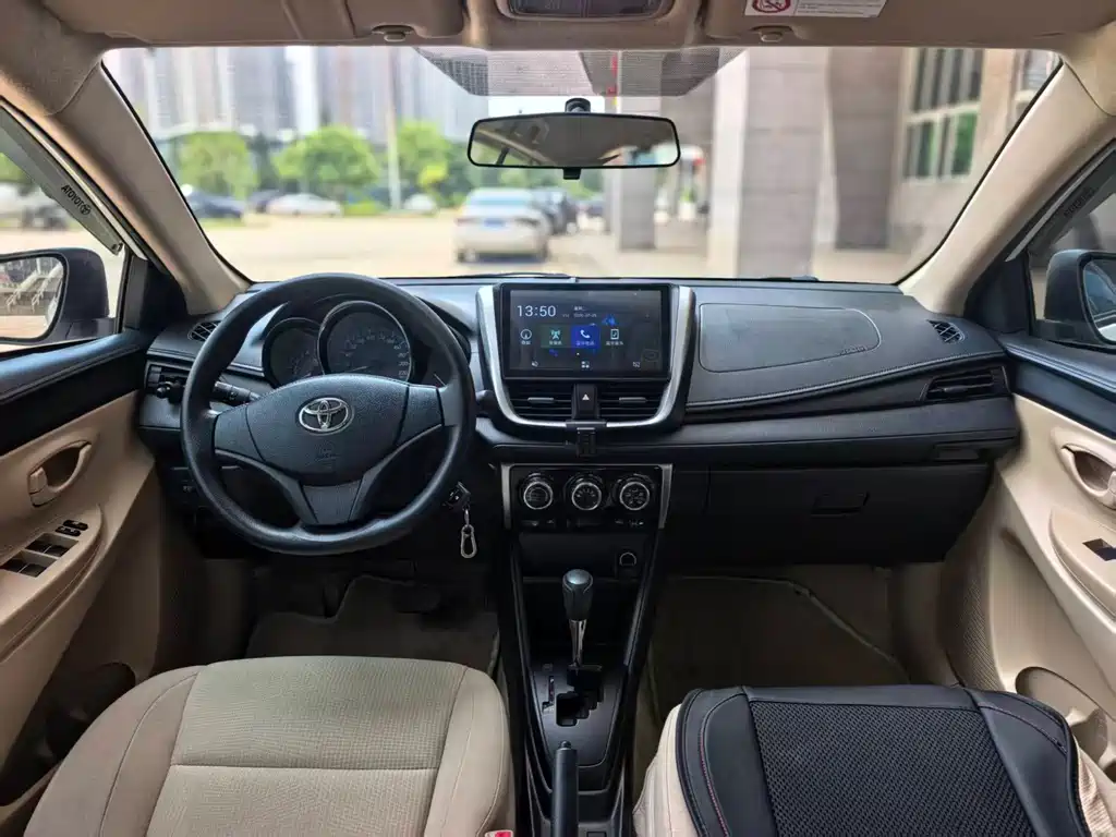 Toyota Yaris L 2019 — фото 9