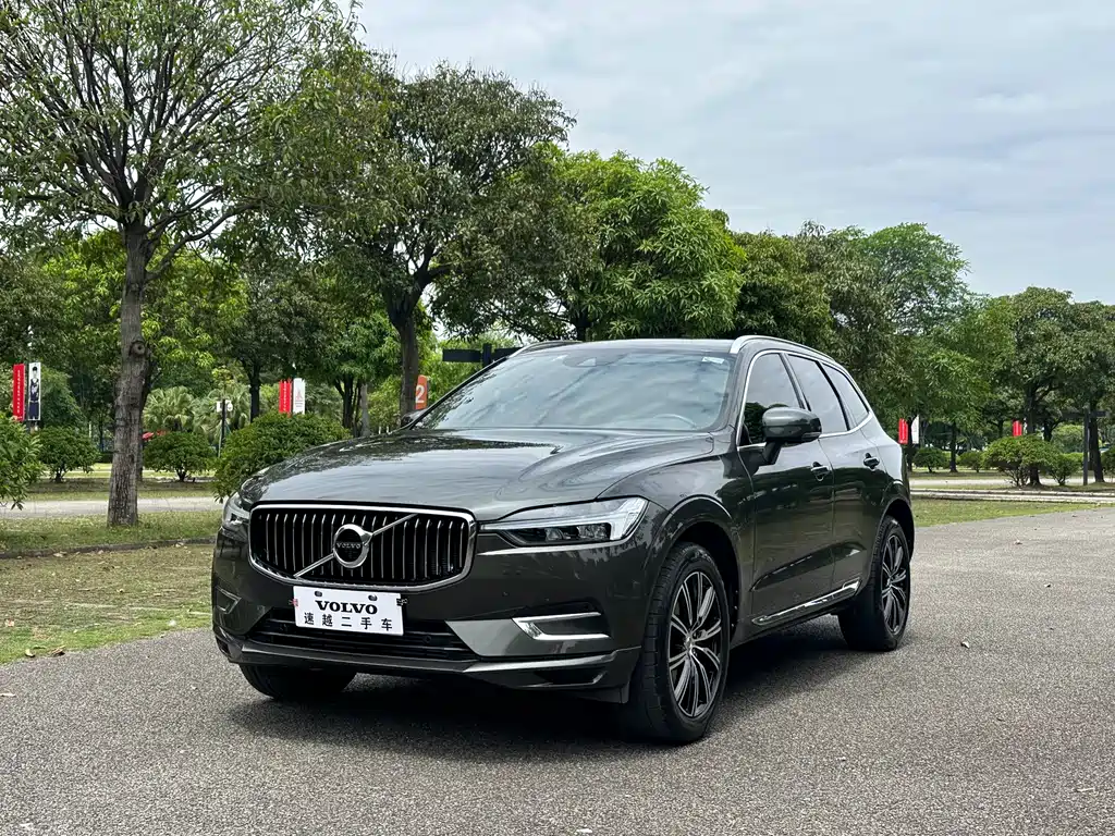 Volvo XC60 2021 — фото 1
