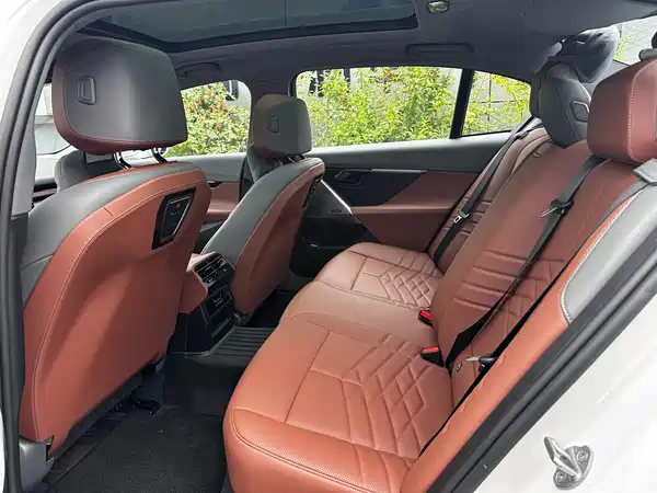 BMW i5 2025