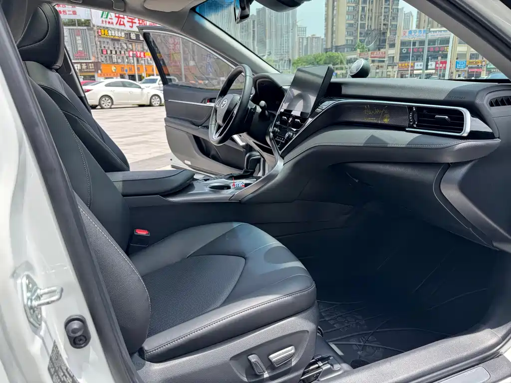 Toyota Camry 2023 — фото 12