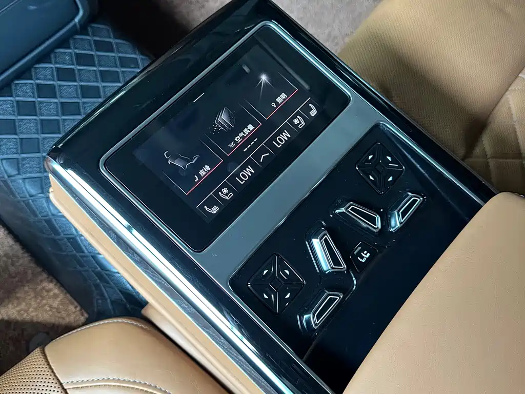 Audi A8 2024 — фото 14