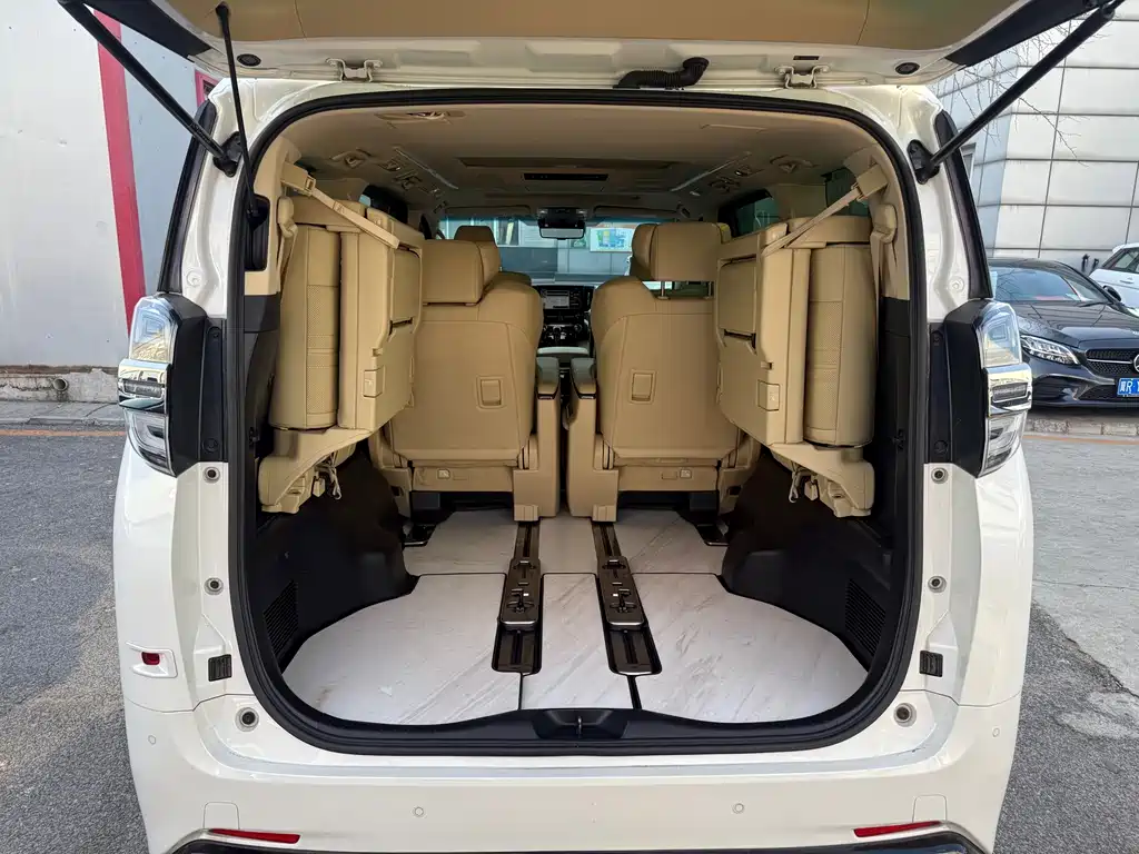 Toyota Vellfire 2022 — фото 14