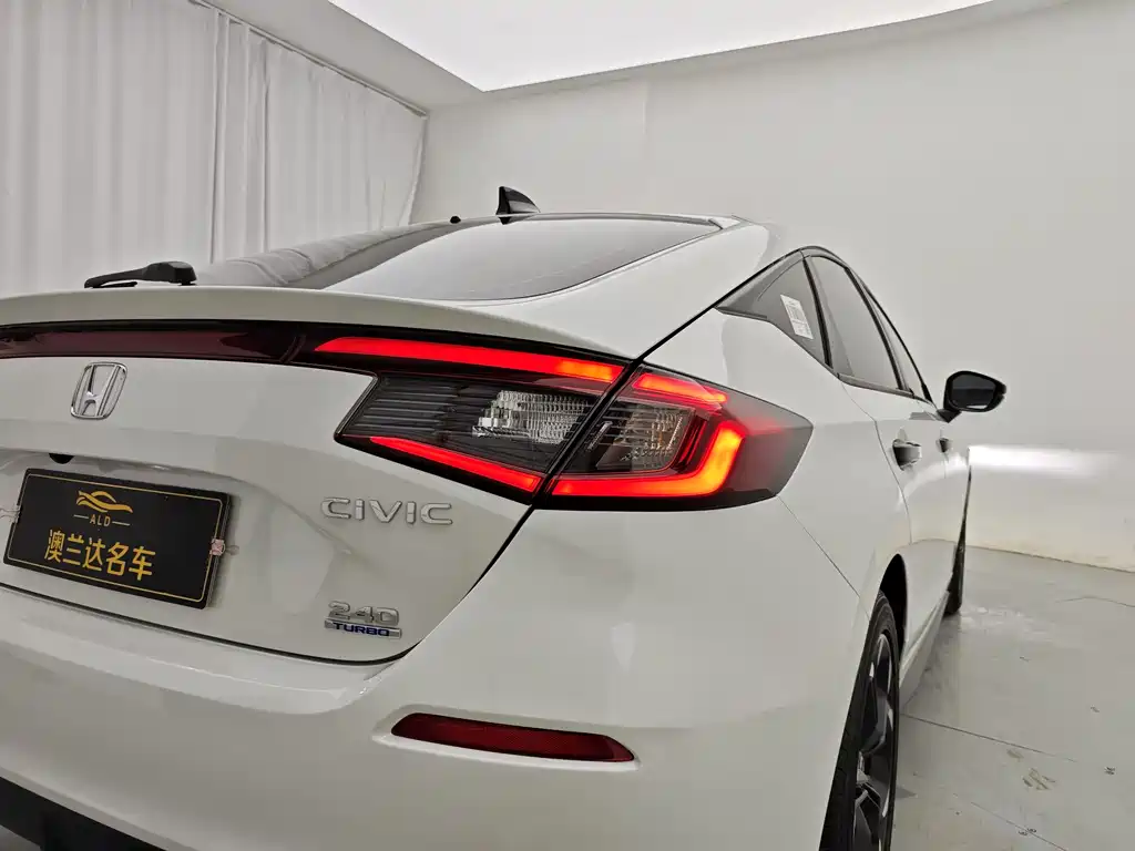 Honda Civic 2023 — фото 10
