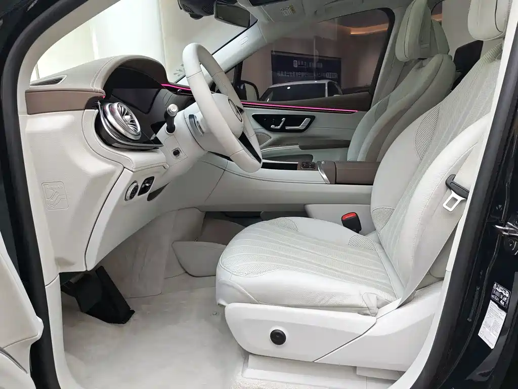 Mercedes-Benz EQS SUV 2023 — фото 4