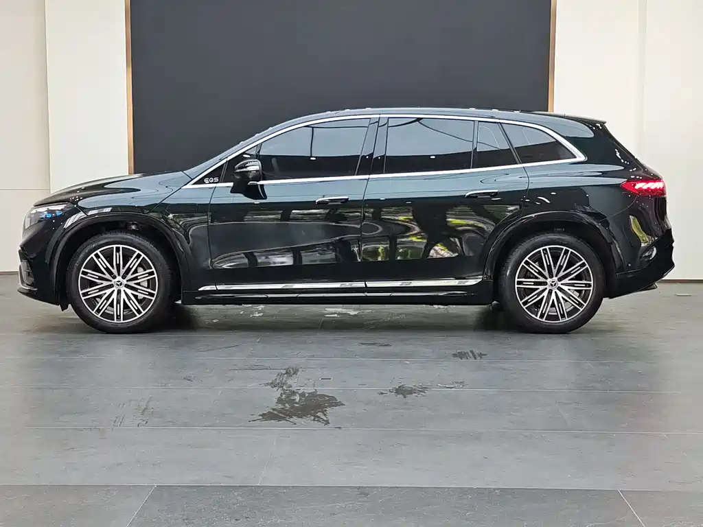 Mercedes-Benz EQS SUV 2023 — фото 15