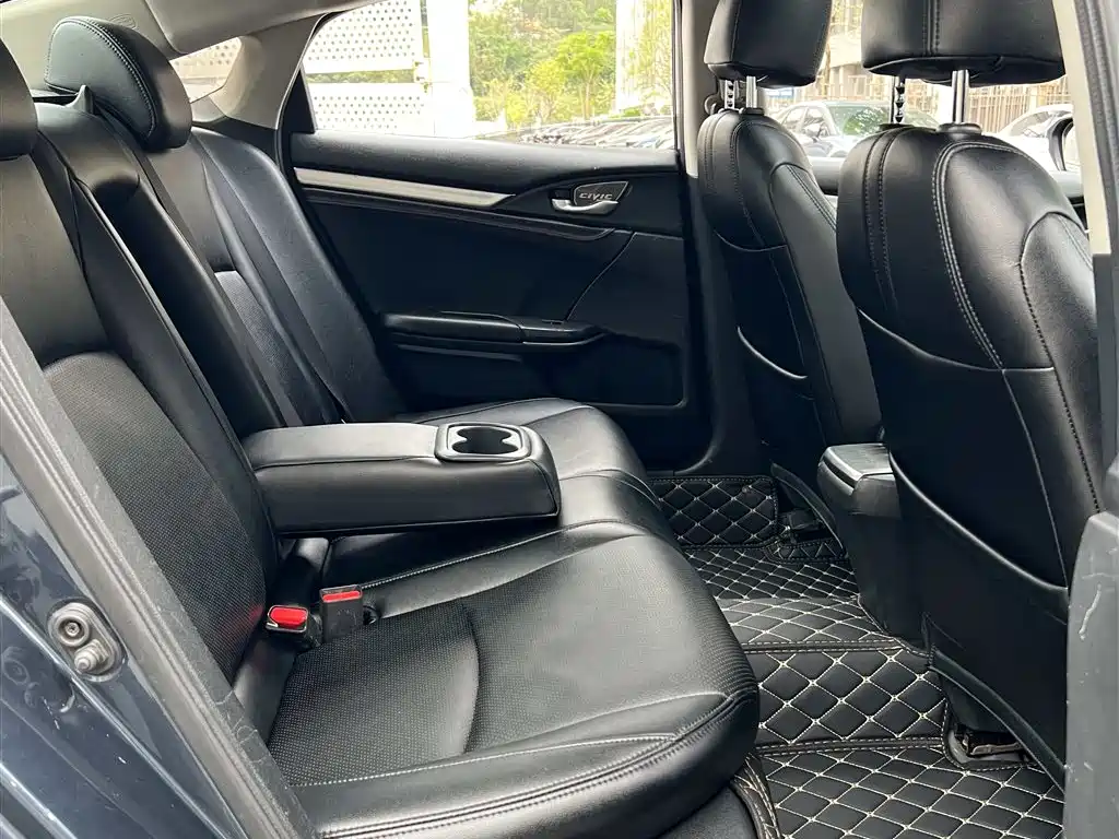 Honda Civic 2018 — фото 10