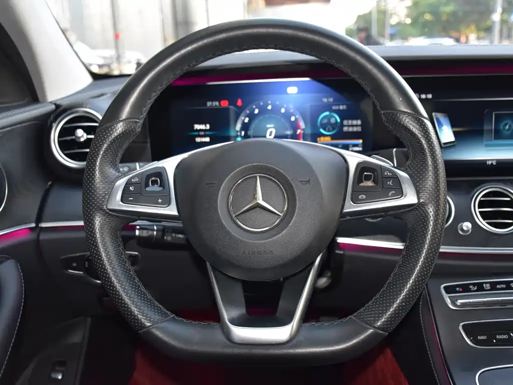 Mercedes-Benz E-Class 2018 — фото 17
