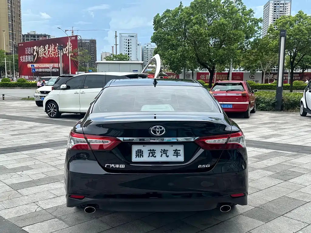 Toyota Camry 2022 — фото 4