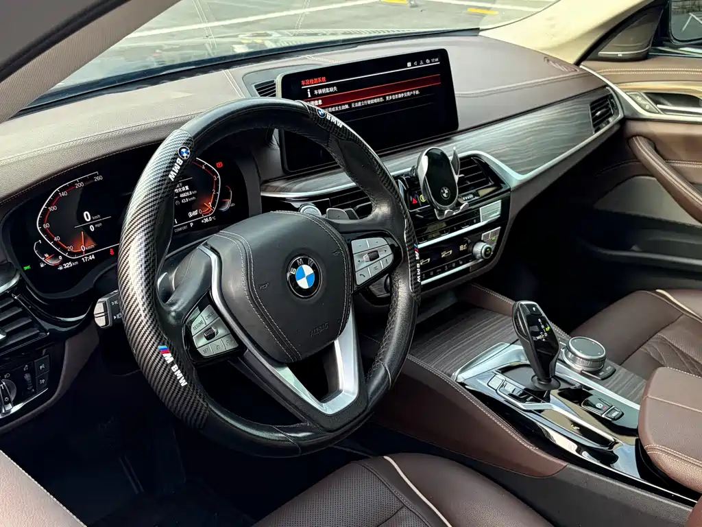BMW 5 Series 2021 — фото 9