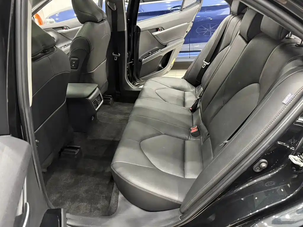 Toyota Camry 2023 — фото 14