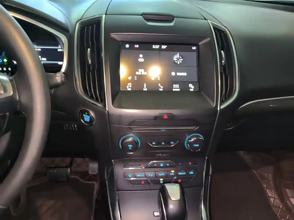 Ford Edge 2018 — фото 13