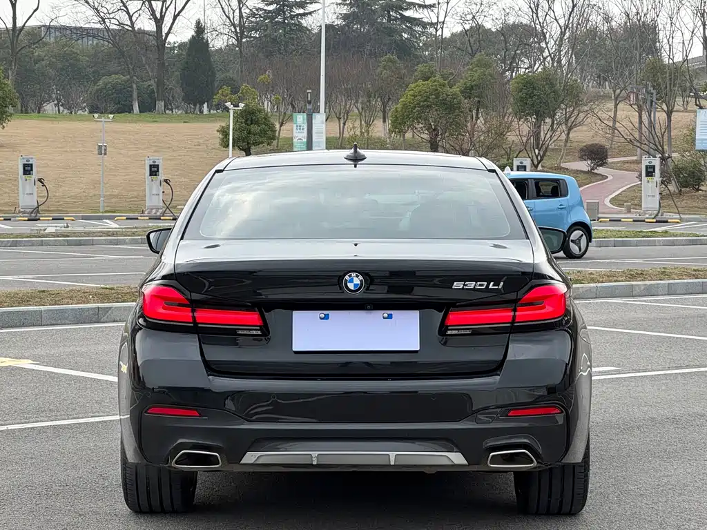 BMW 5 Series 2022 — фото 17
