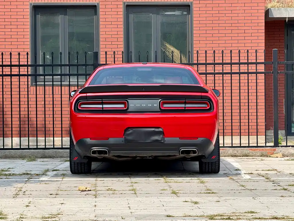 Dodge  2017 — фото 7