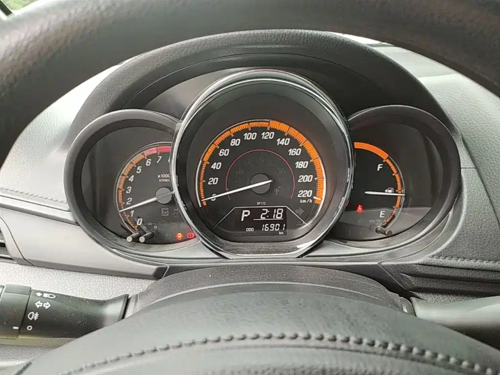 Toyota Yaris L 2022 — фото 12