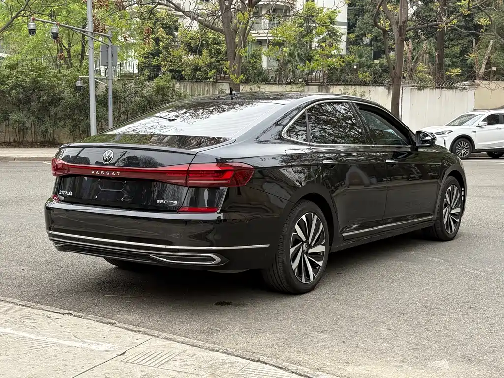 Volkswagen Passat 2024 — фото 17