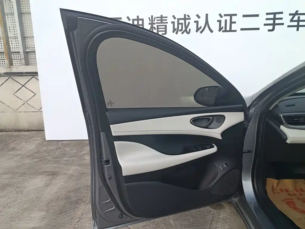 BYD Seal 05 DM-i 2025 — фото 9