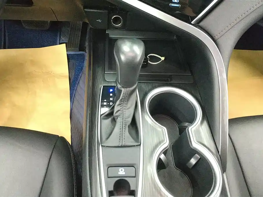 Toyota Camry 2023 — фото 16