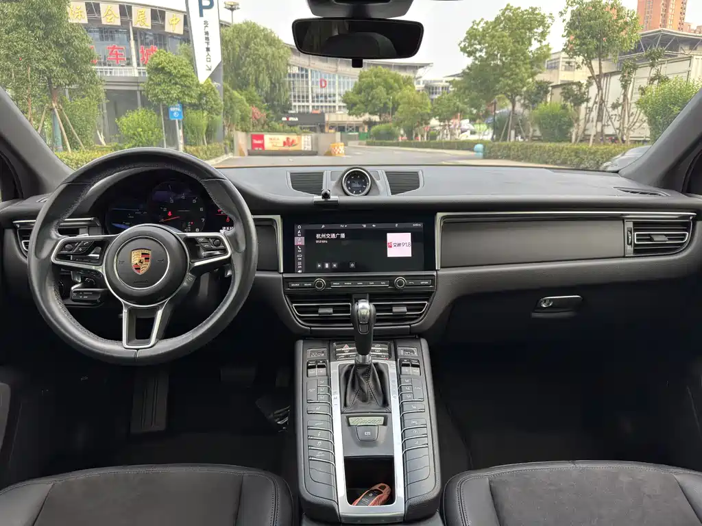 Porsche Macan 2020 — фото 14