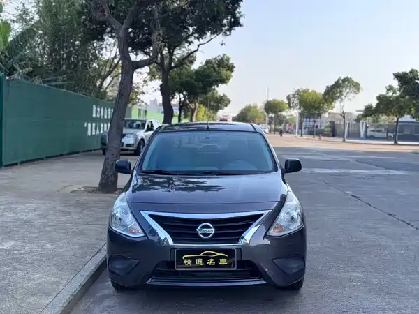 Nissan Sunny 2015