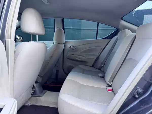 Nissan Sunny 2015