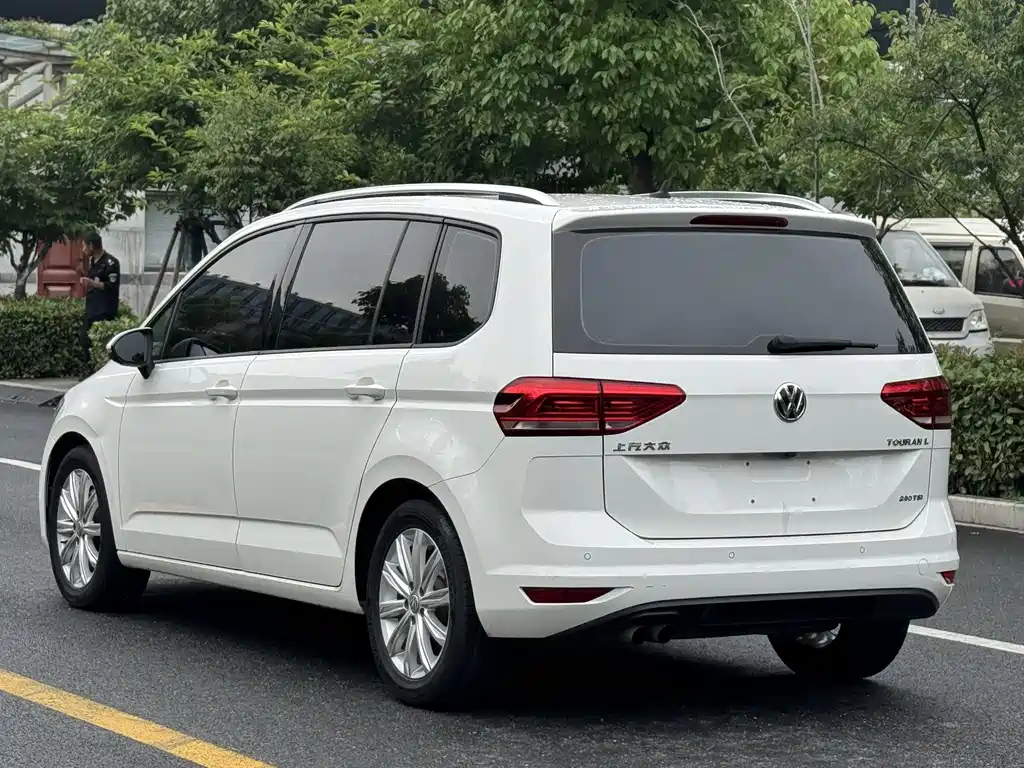 Volkswagen Touran 2018 — фото 5