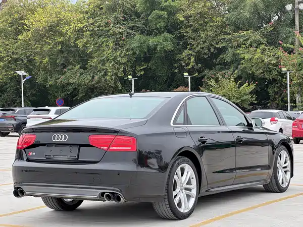 Audi S8 2013