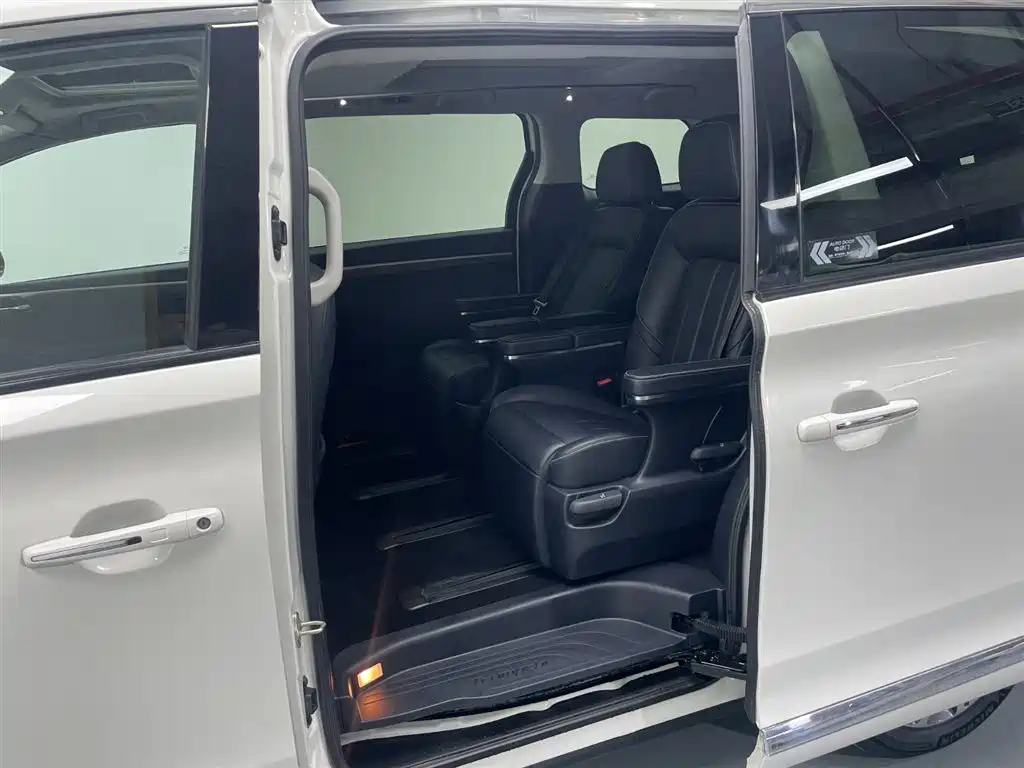 GAC Motor Trumpchi M8 2019 — фото 15
