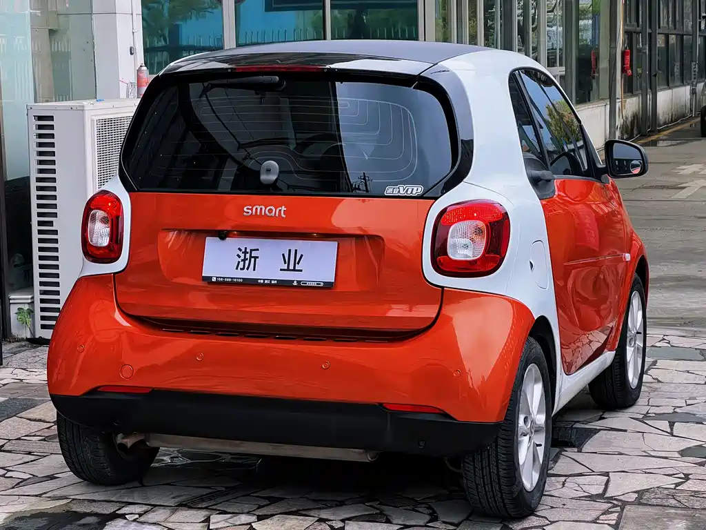 smart Fortwo 2017 — фото 12