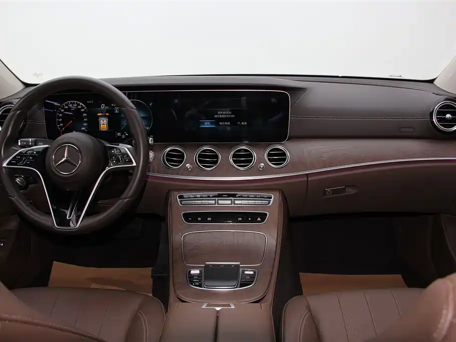 Mercedes-Benz E-Class 2023 — фото 13