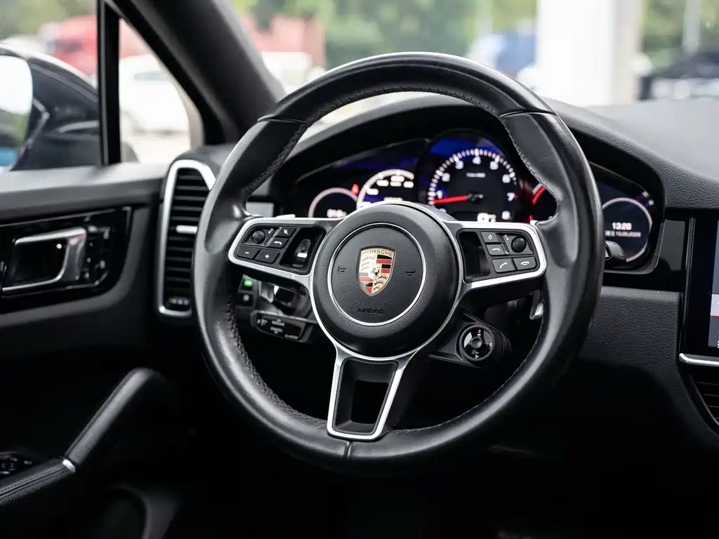 Porsche Cayenne 2020 — фото 11