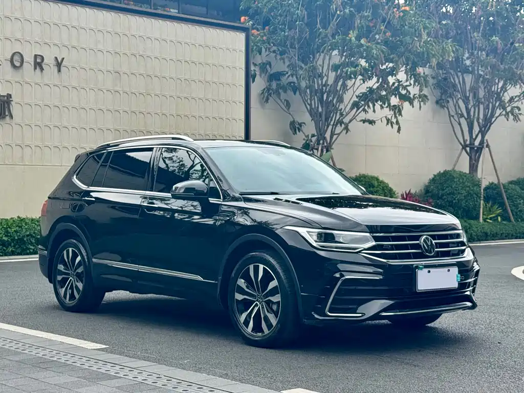 Volkswagen Tiguan L 2024 — фото 3