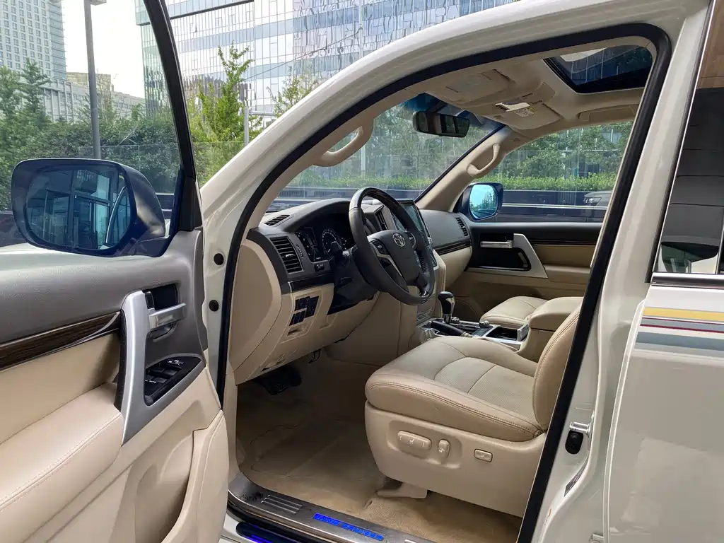 Toyota Land Cruiser 2019 — фото 7