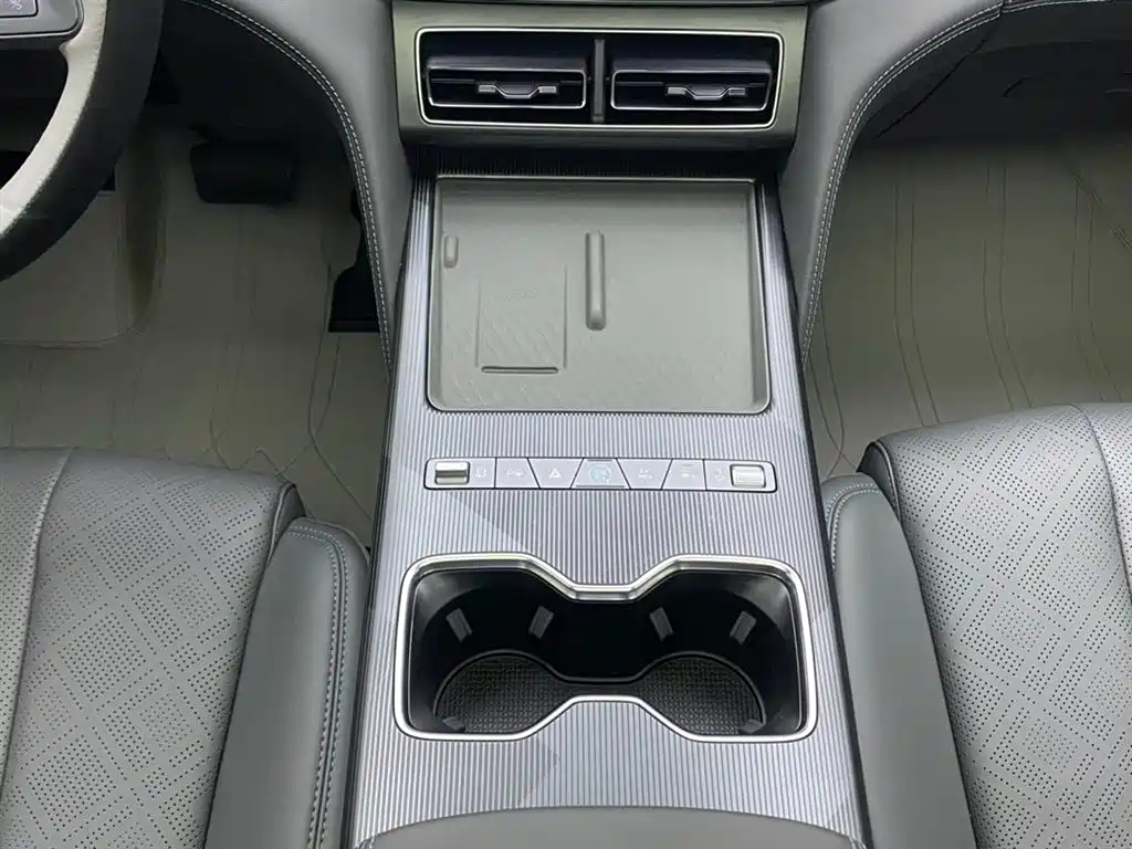 BYD L DM-i 2026 — фото 21