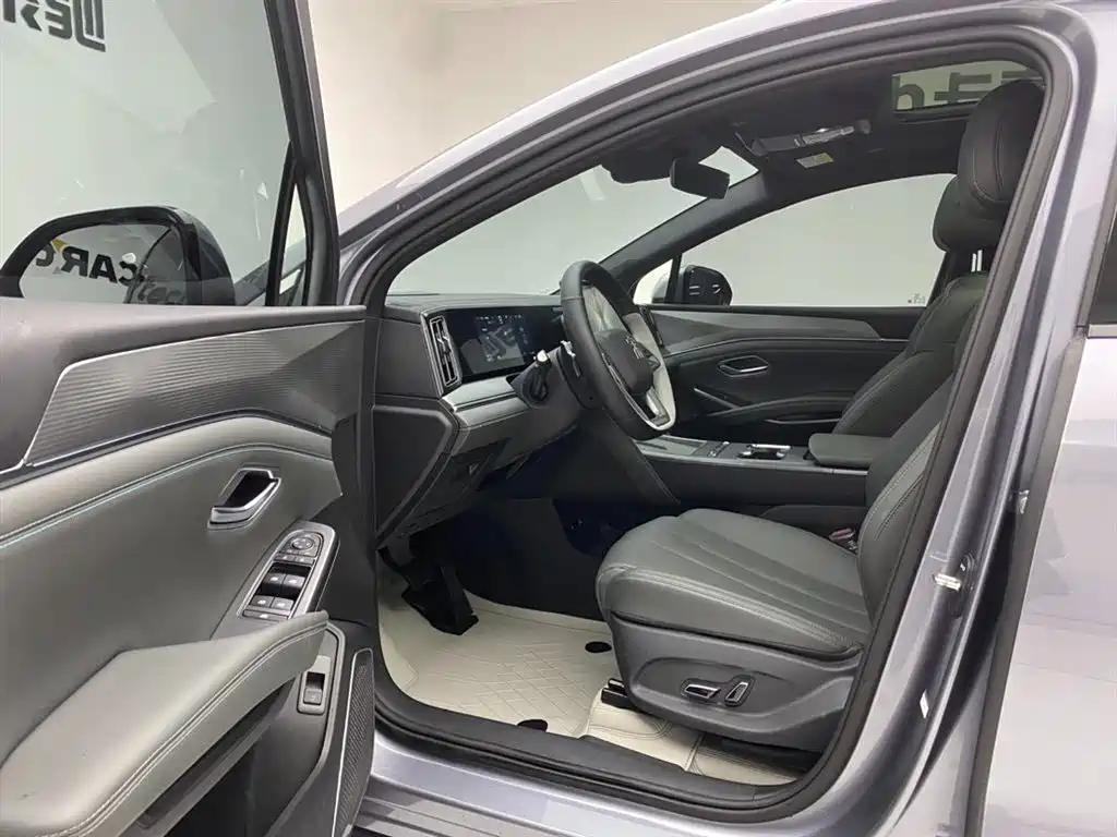 BYD L DM-i 2026 — фото 17