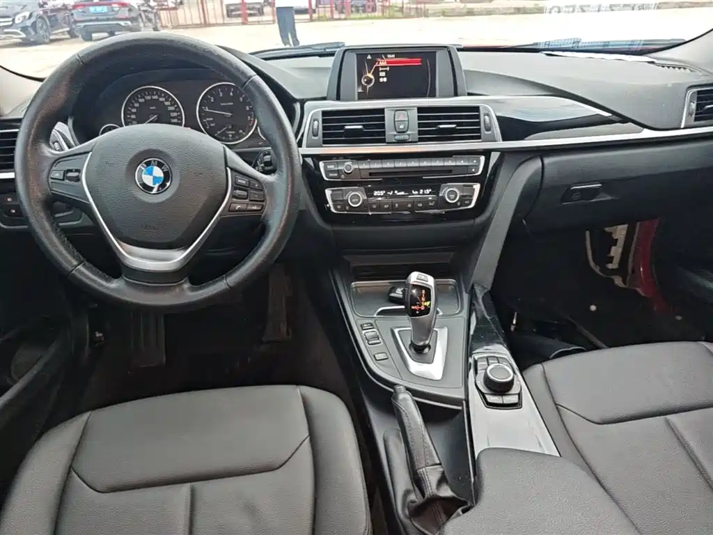BMW 3 Series 2017 — фото 10