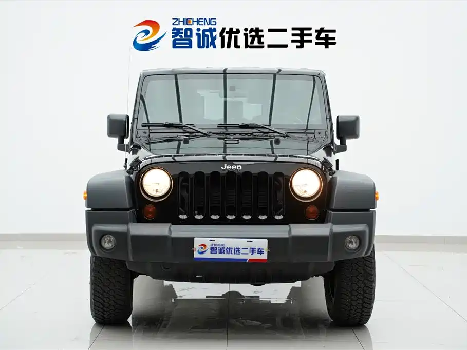 Jeep Wrangler 2010 — фото 2
