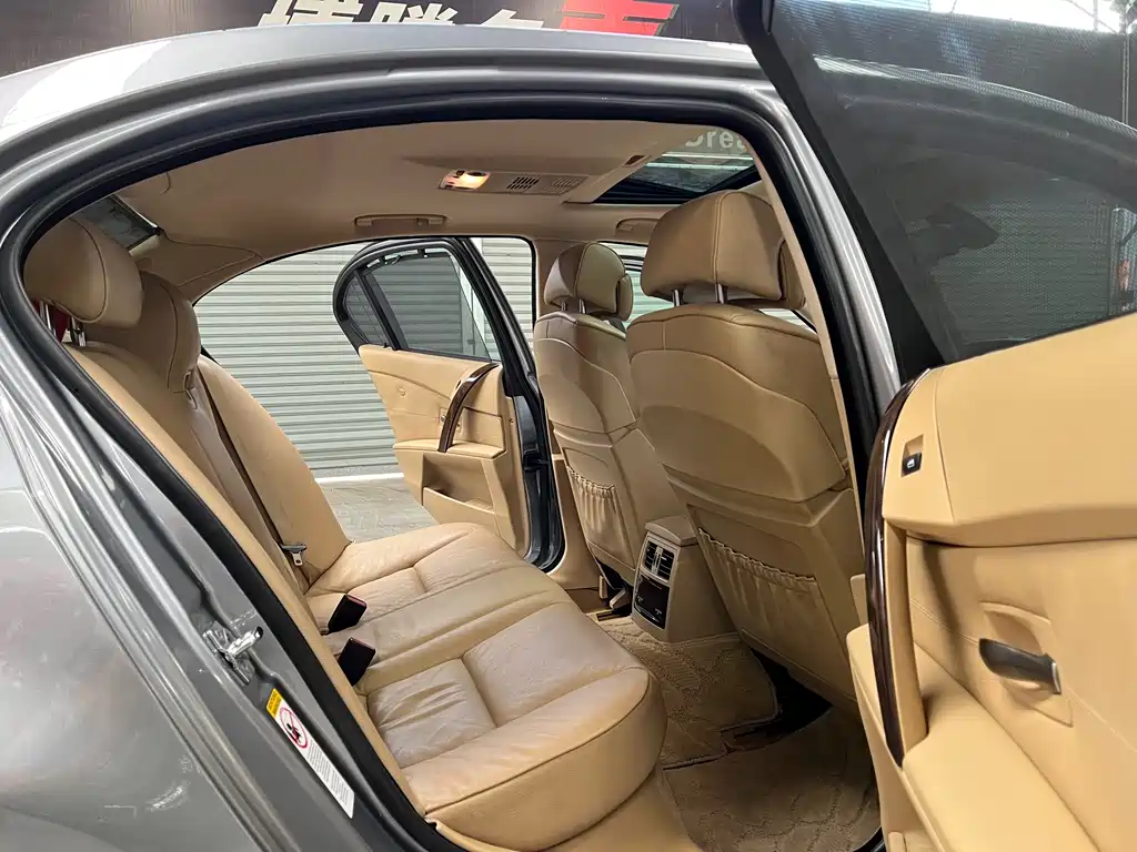BMW 5 Series 2005 — фото 18