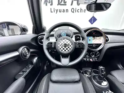MINI MINI 2023
