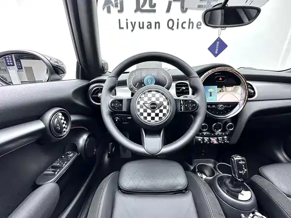 MINI MINI 2023