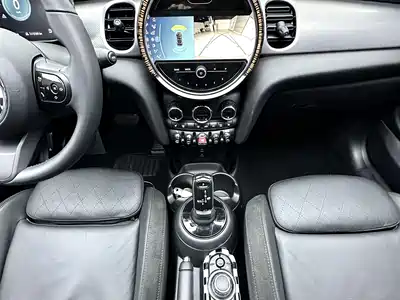 MINI MINI 2023
