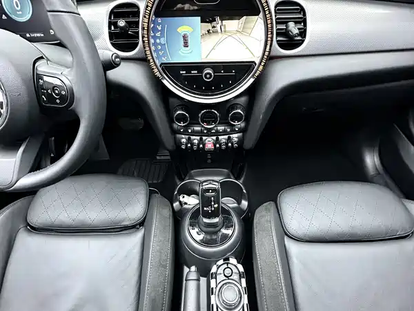 MINI MINI 2023