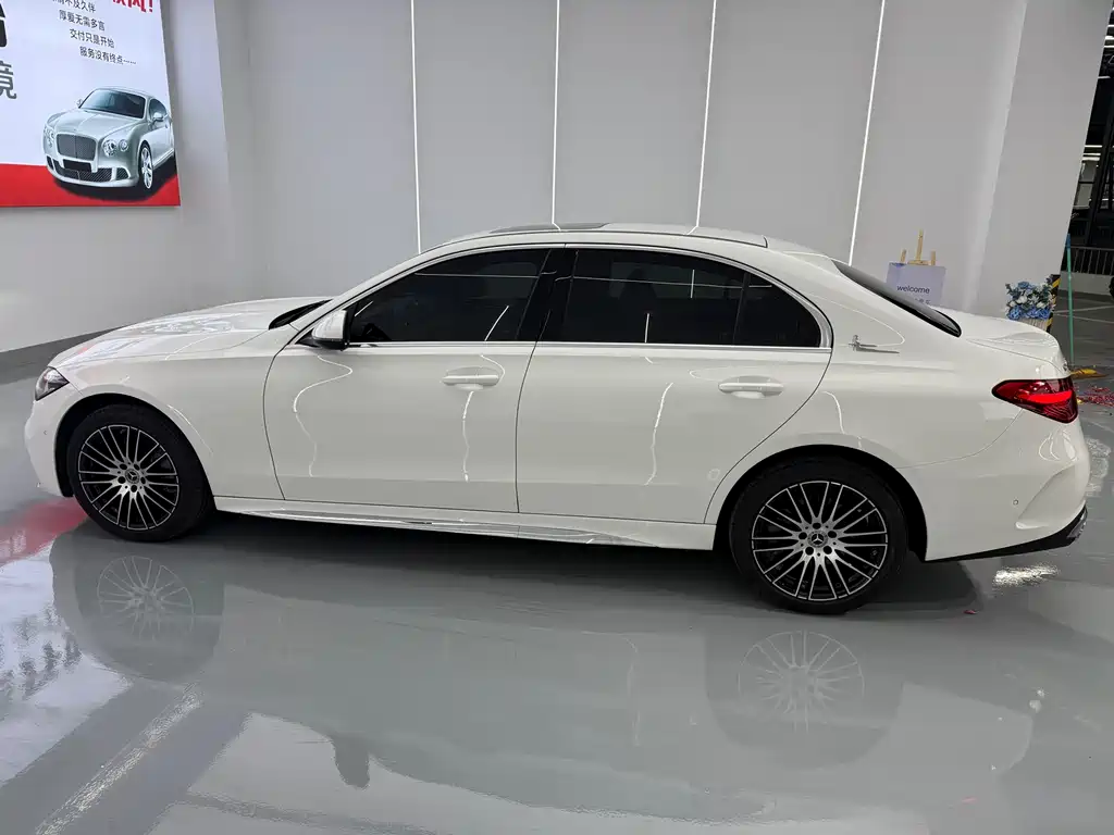 Mercedes-Benz C-Class 2023 — фото 9