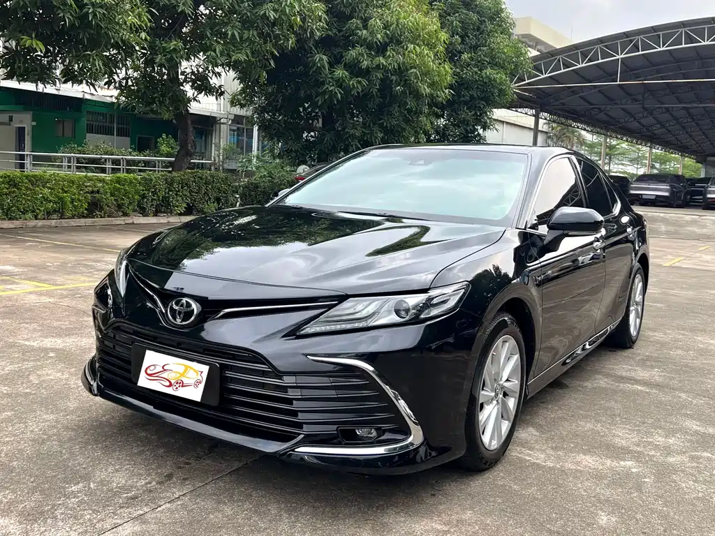 Toyota Camry 2022 — фото 1