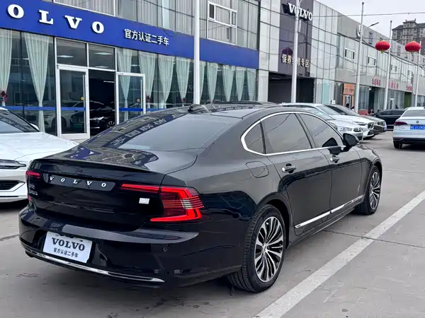 Volvo S90 Plug-In Hybrid 2023