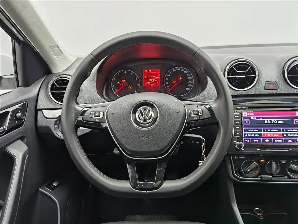Volkswagen Jetta 2018 — фото 11