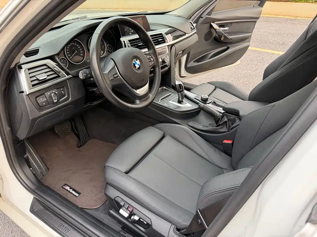 BMW 3 Series 2018 — фото 9