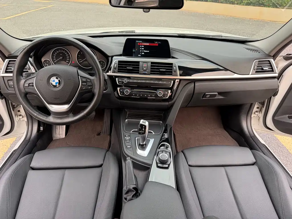 BMW 3 Series 2018 — фото 10