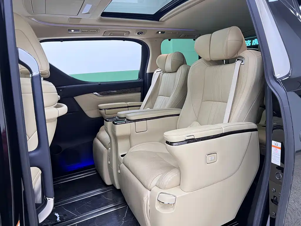 Toyota Vellfire 2022 — фото 18